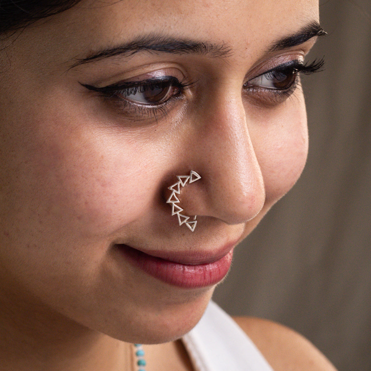 Triangle Line Nath (Right, Clip on)