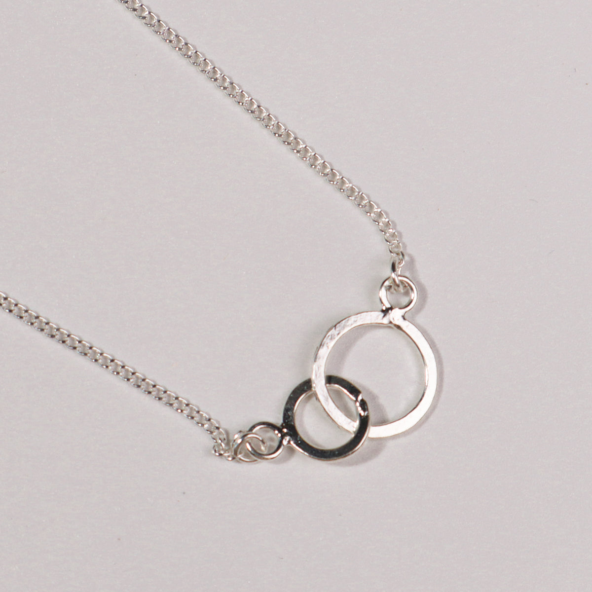 Circle Flat Wire Pendant Necklace