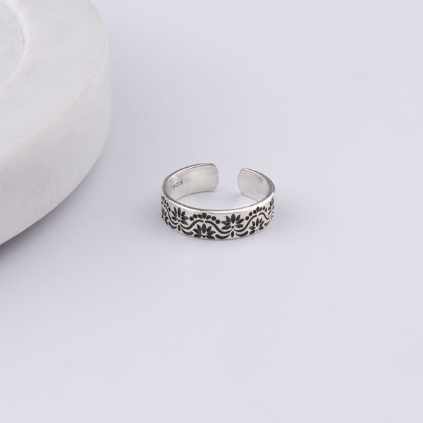 Petals Band Silver Ring