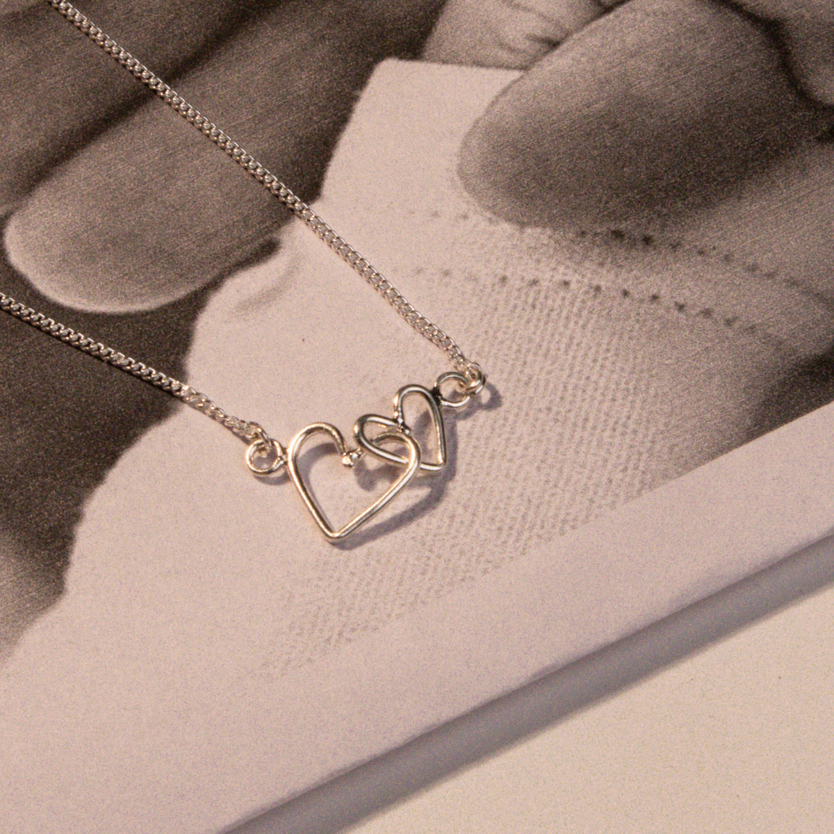 Heart Round Wire Pendant Necklace