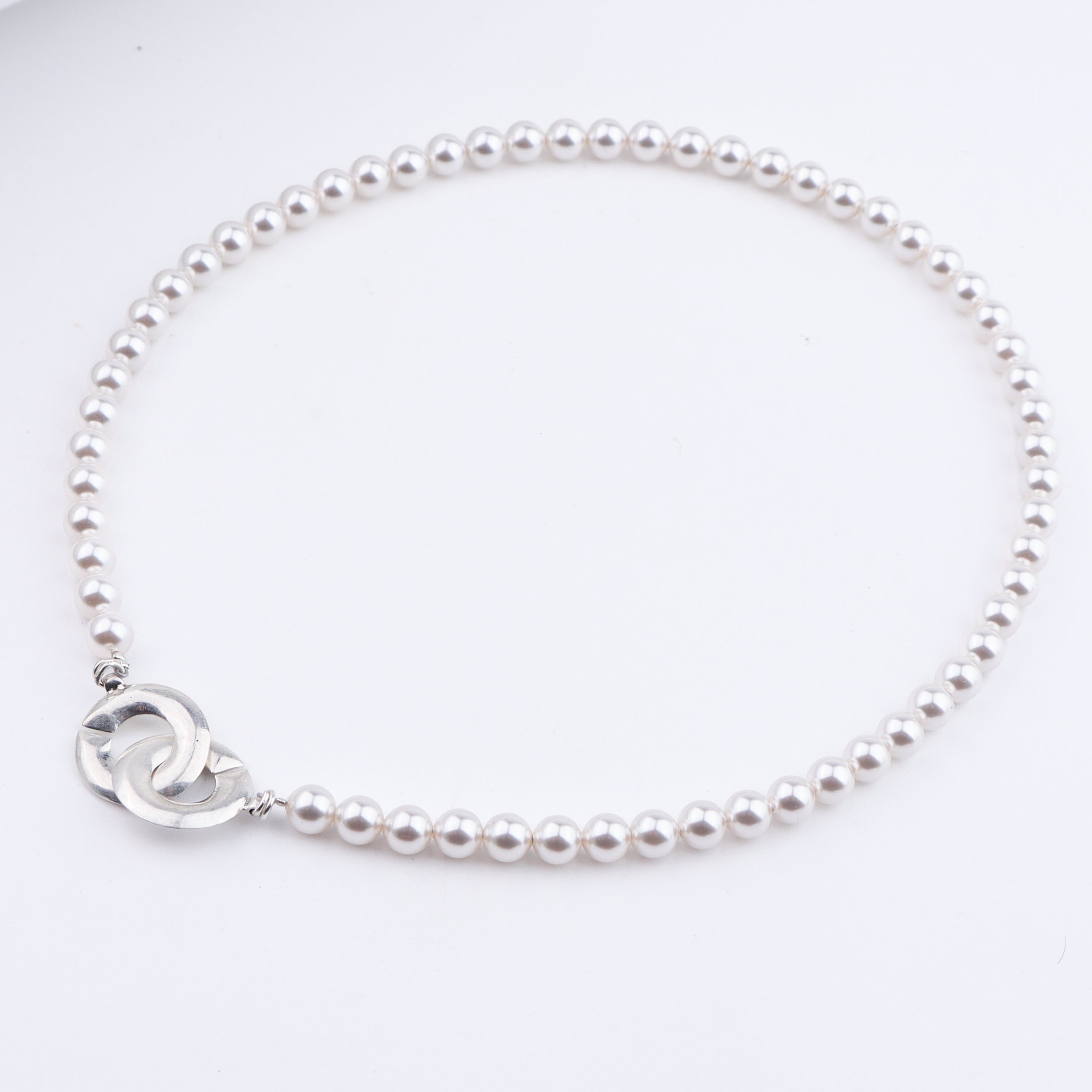 Pearl Beaded Necklace (White Pearls: 6 mm)
