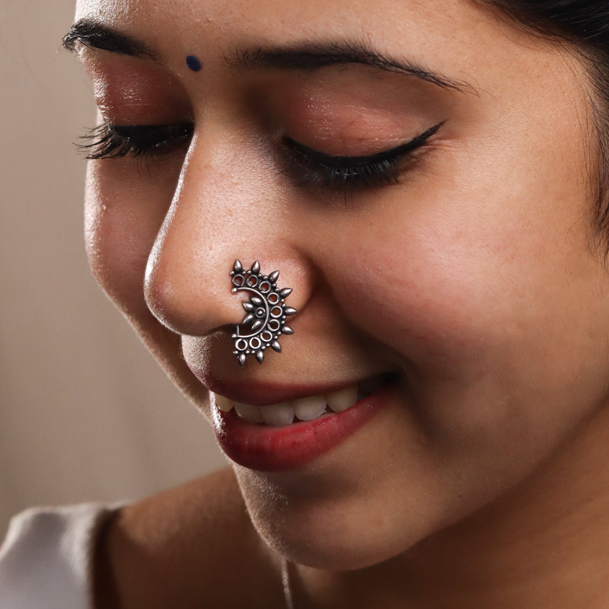 Silver Filigree Drop Motif Nath (Left, Clip on)