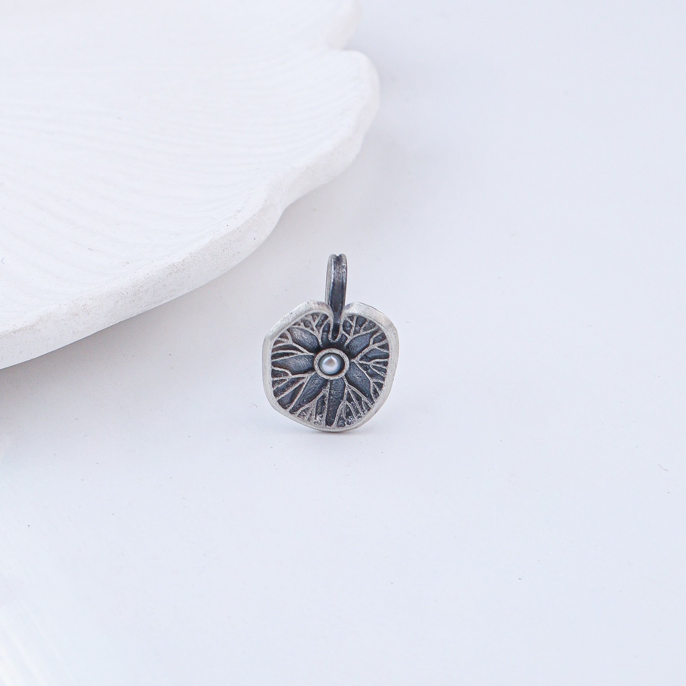 Saroj Parna Oxidized Silver Earcuff (Single)