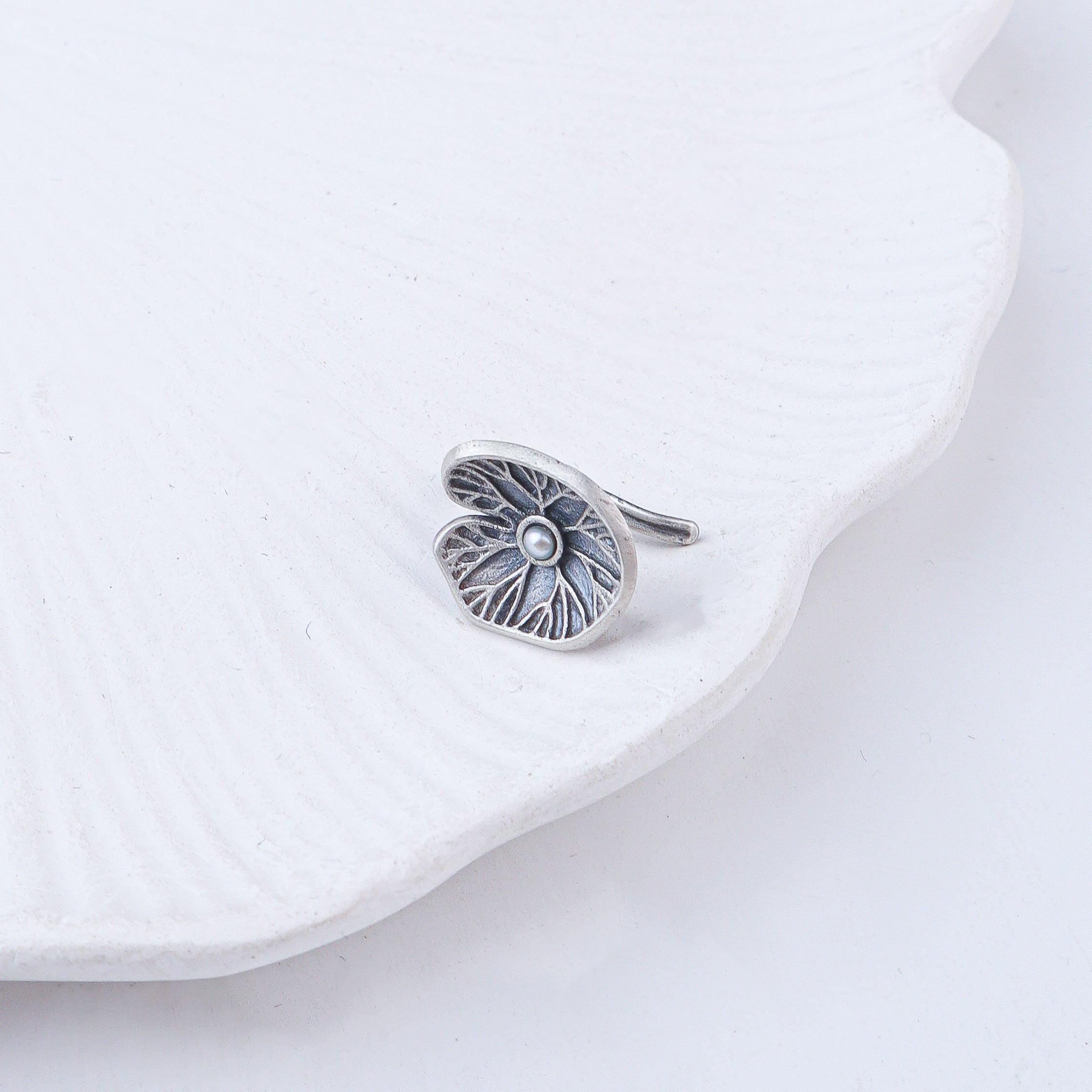Saroj Parna Oxidized Silver Earcuff (Single)
