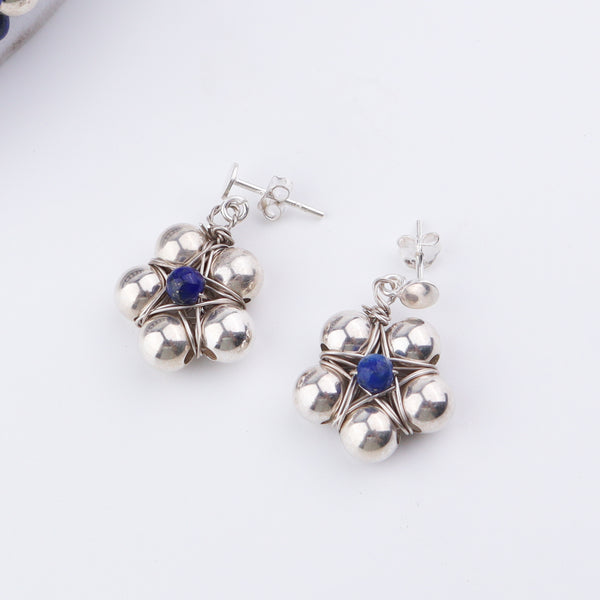 Detail shot of silver bead thushi pattern and lapis accents