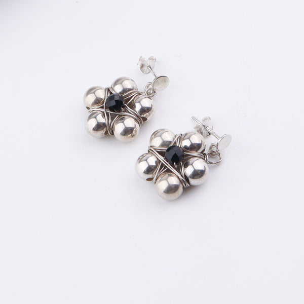 Detail shot of silver bead thushi pattern and spinel accents