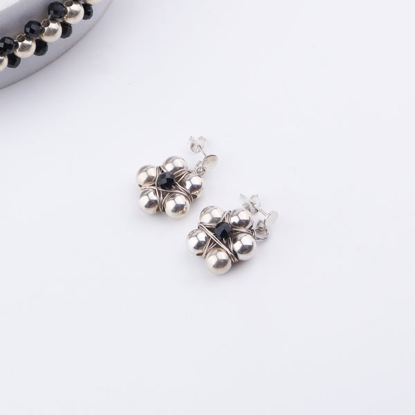 Woman styling Silver Bead Thushi Set with Black Spinel