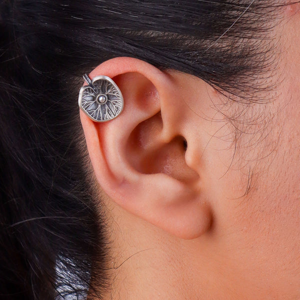 Saroj Parna Oxidized Silver Earcuff (Single)