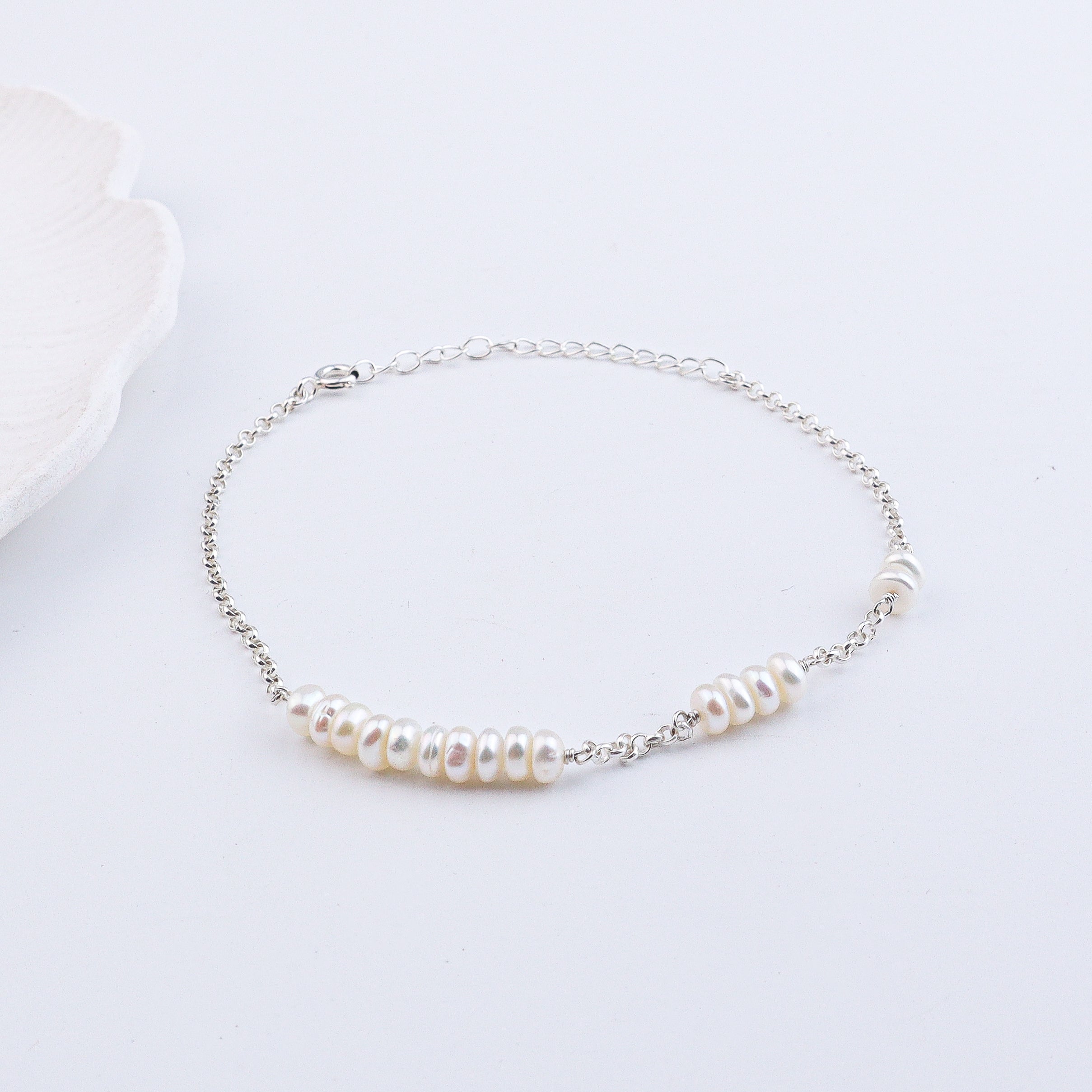 Pearl anklet with silver chain