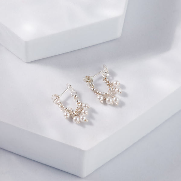 style small pearl earrings with modern look