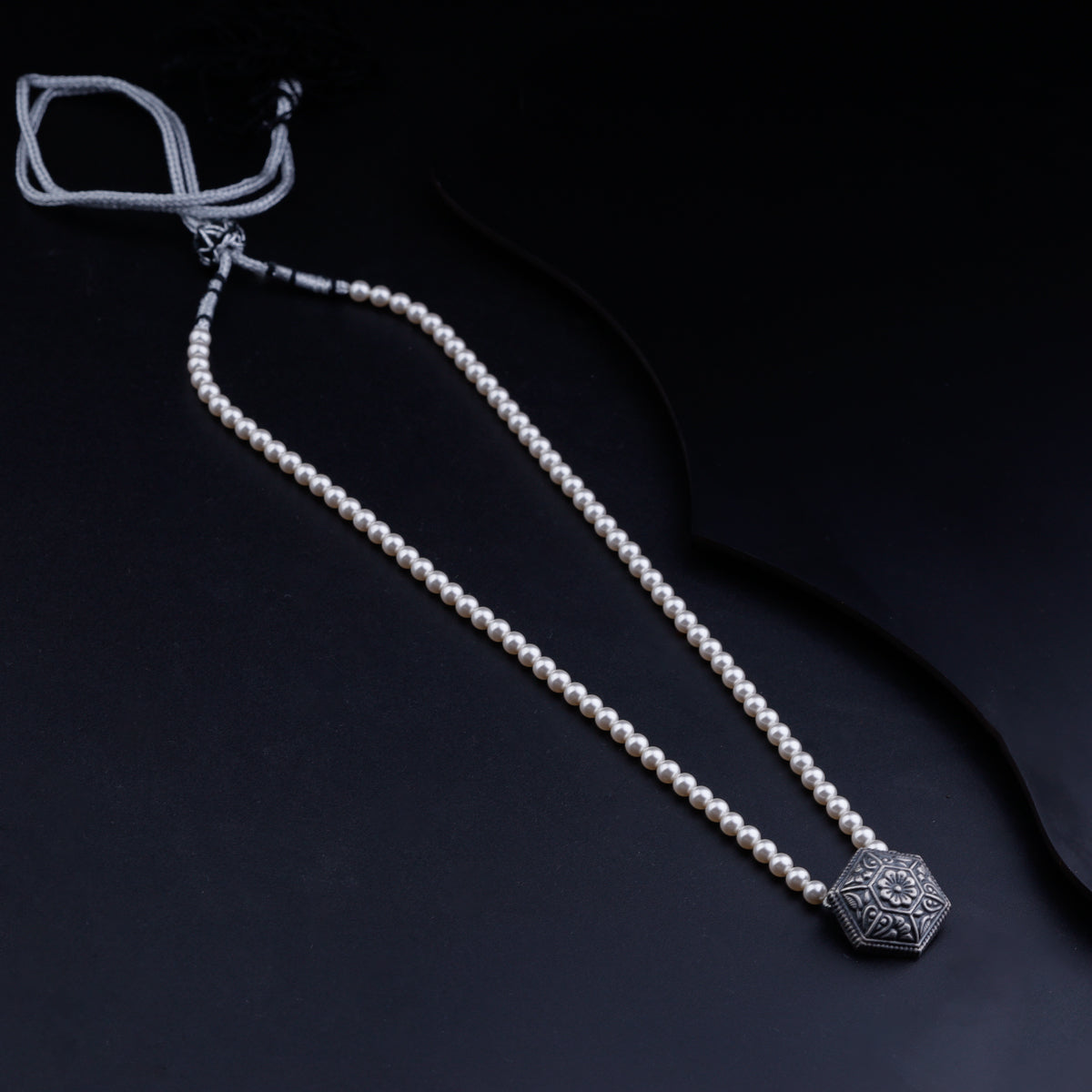 Silver Khidrapur Motif Pearl Neckalce