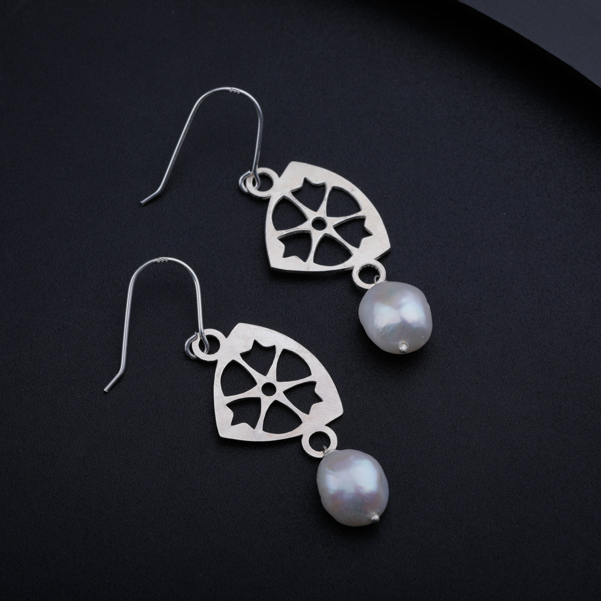 Silver Filigree Dangler Earring with Pearl