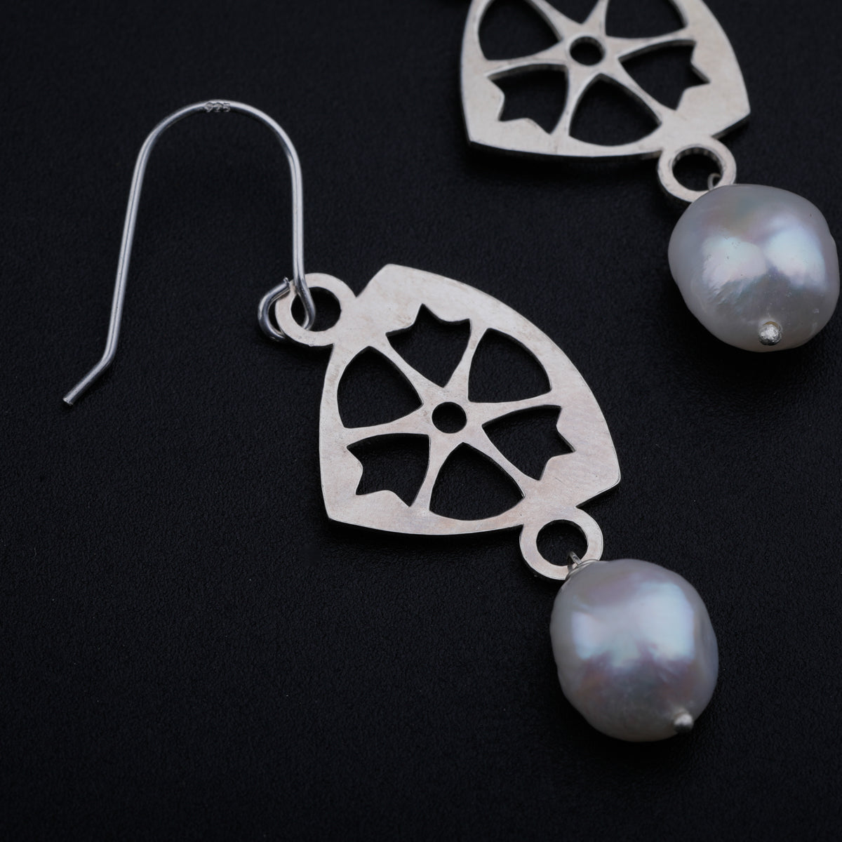 Silver Filigree Dangler Earring with Pearl