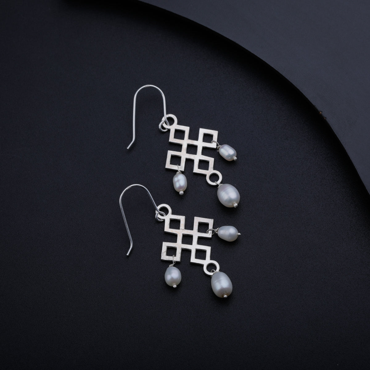 Silver Filigree Dangler Earring with Peal