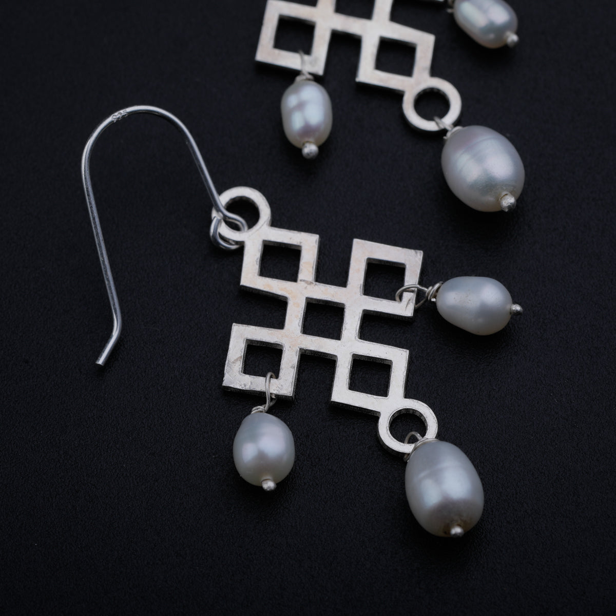 Silver Filigree Dangler Earring with Peal