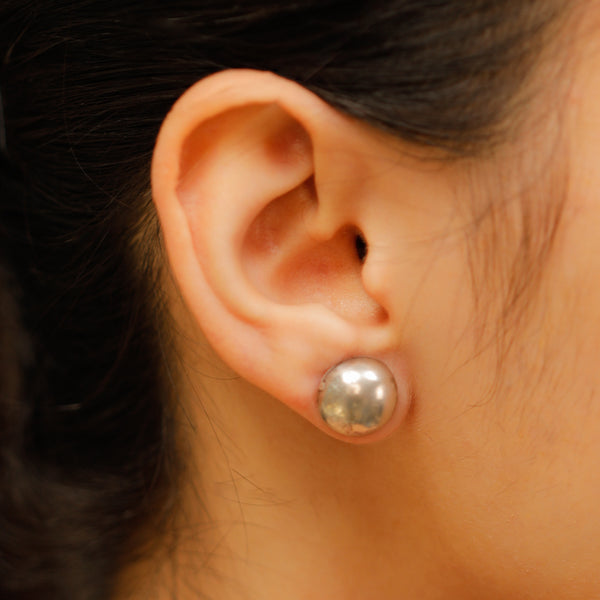 Minimal dome silver earrings detailing