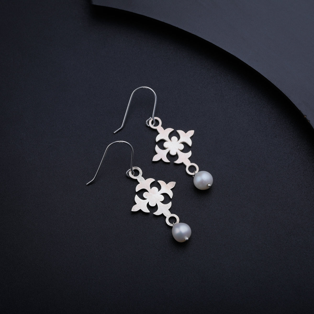 Silver Filigree Dangler Earring with Pearl