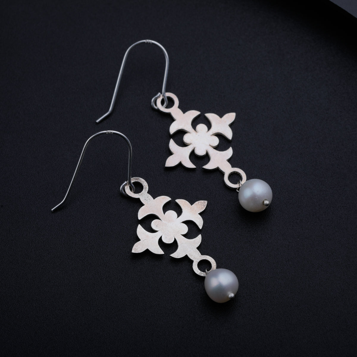 Silver Filigree Dangler Earring with Pearl