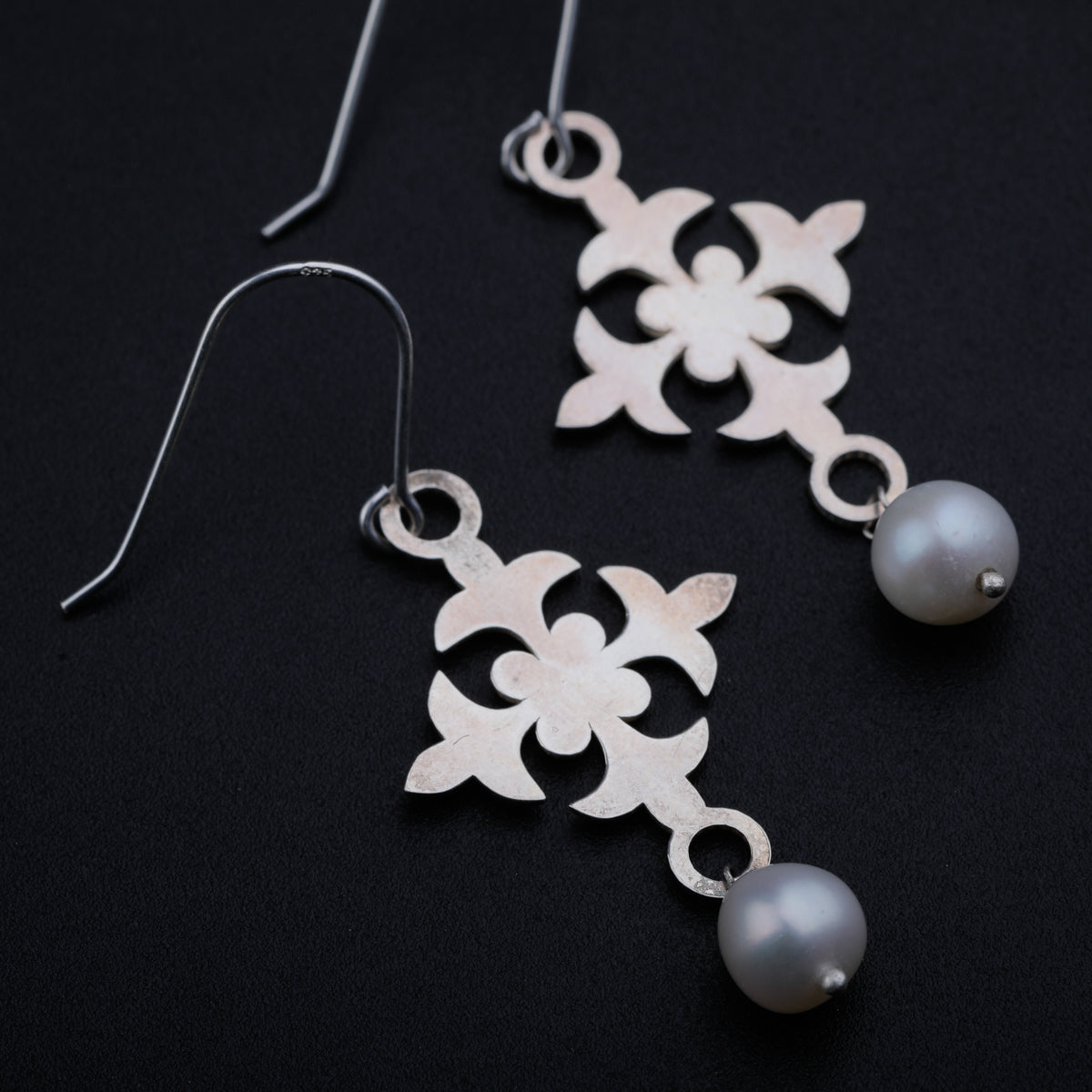 Silver Filigree Dangler Earring with Pearl