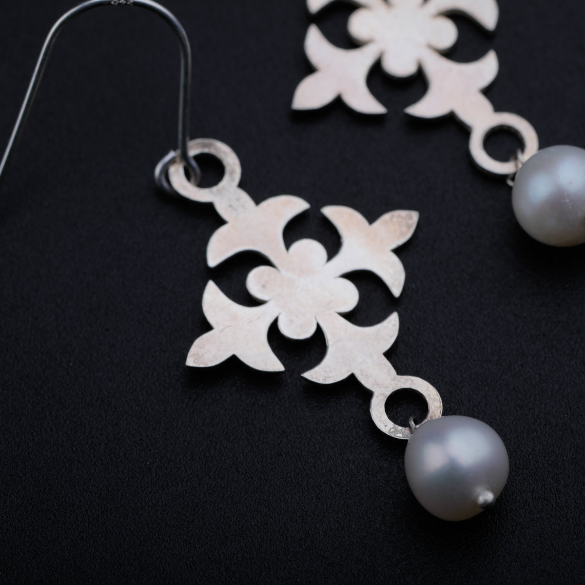 Silver Filigree Dangler Earring with Pearl