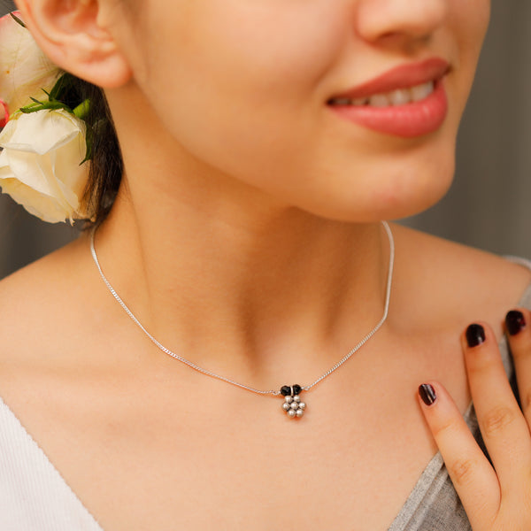 Model wearing Silver Kudi Charm Mangalsutra with saree