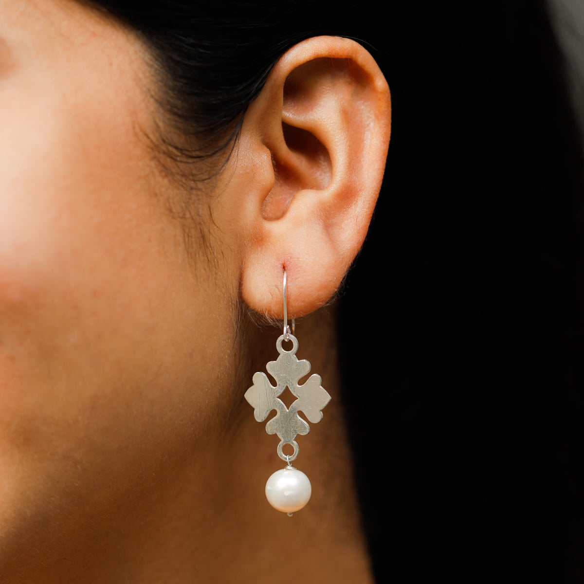 Silver Filigree Dangler Earring with Pearl