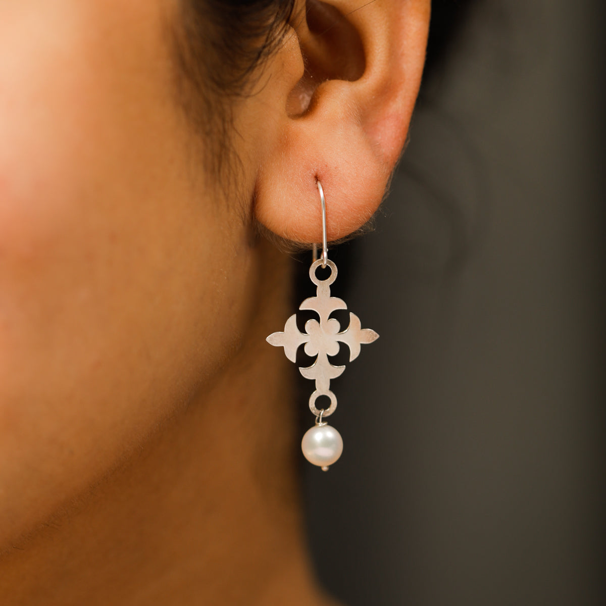 Silver Filigree Dangler Earring with Pearl