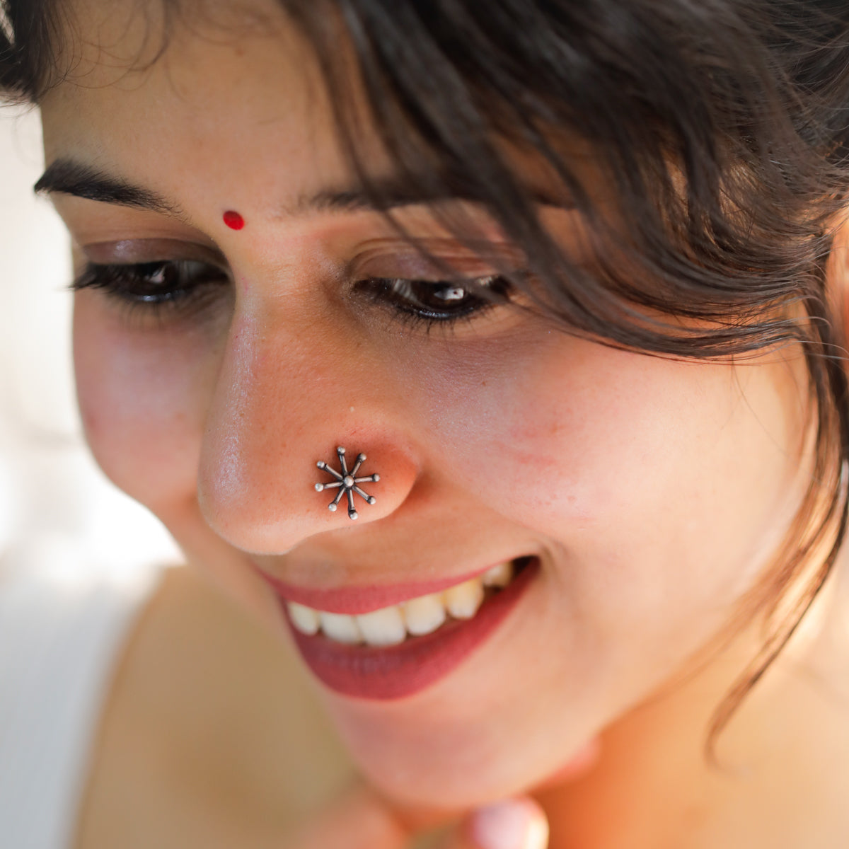 Snowflake nose stud top