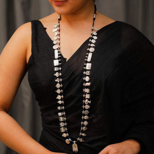 The Aadyaa Saaj (Shiny Silver, Black spinel) (Made to Order)