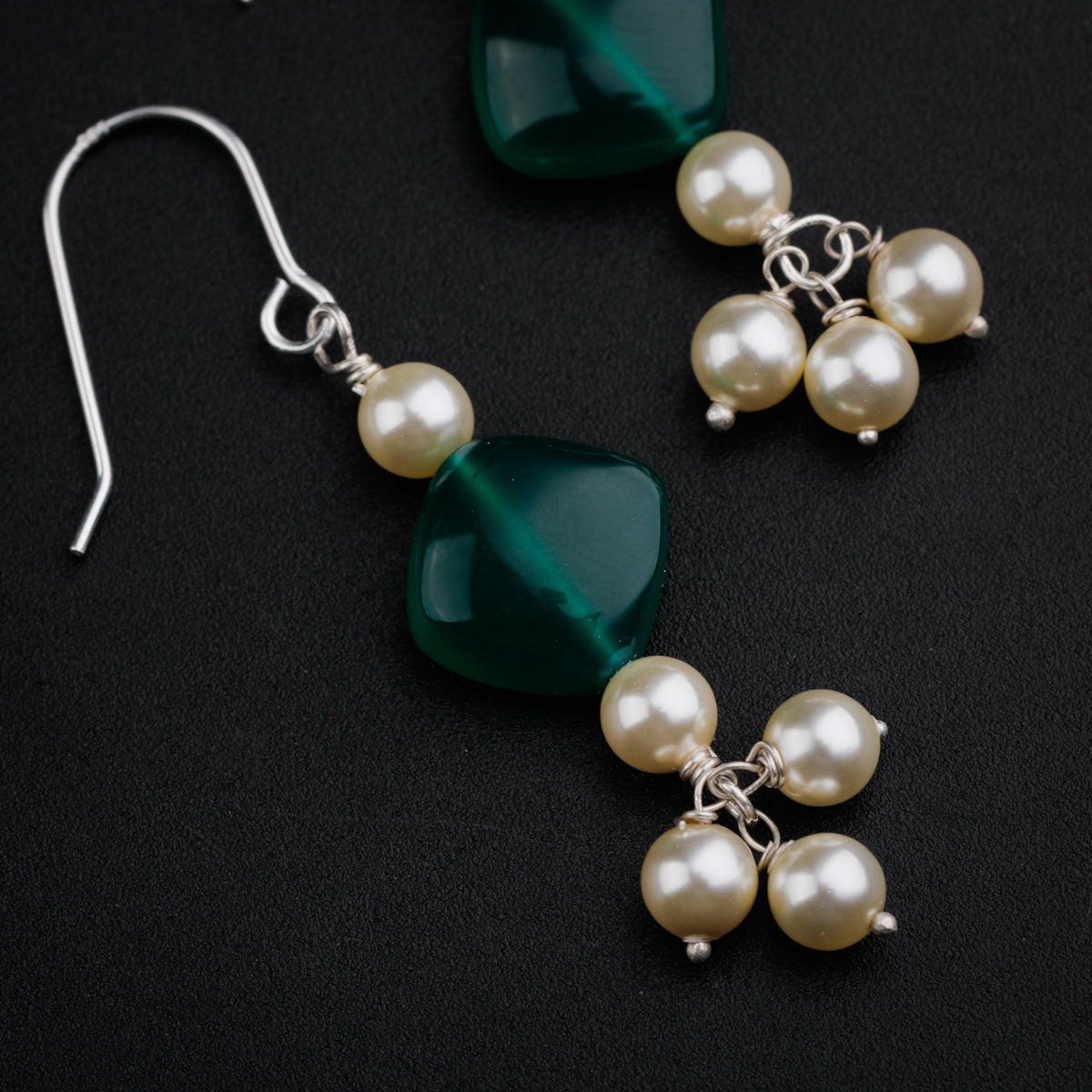 Silver Dangler Earring with Green Onyx and Pearls