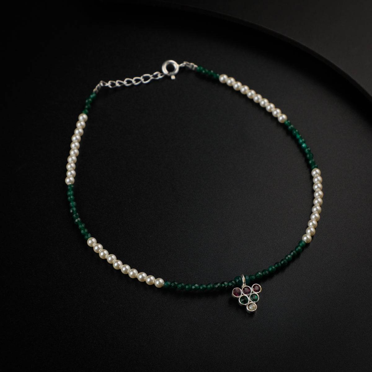 Creamy Pearls & Green Onyx Silver Anklet with Inverted Triangle Motif