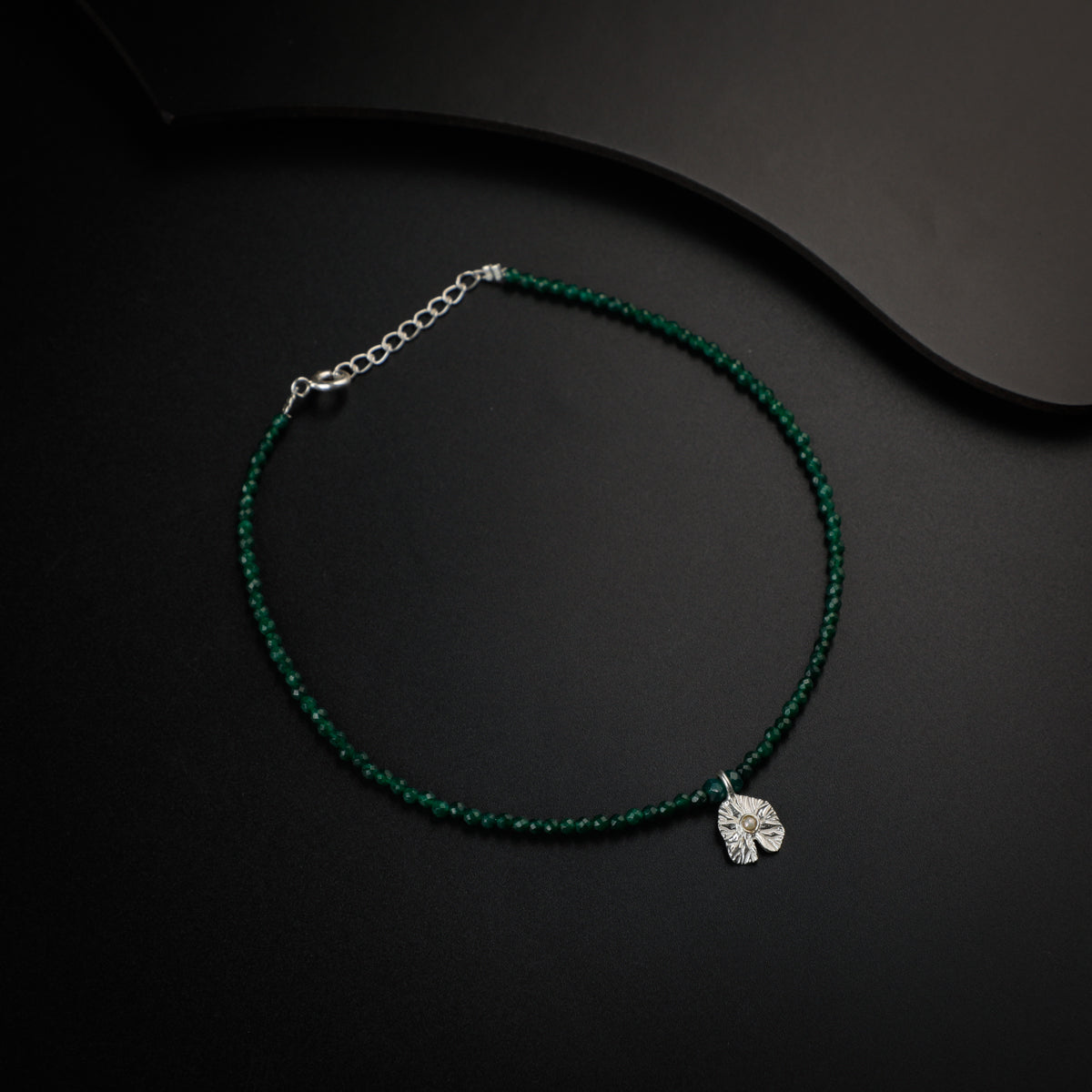 Green Onyx Silver Anklet with Saroj Parna Motif