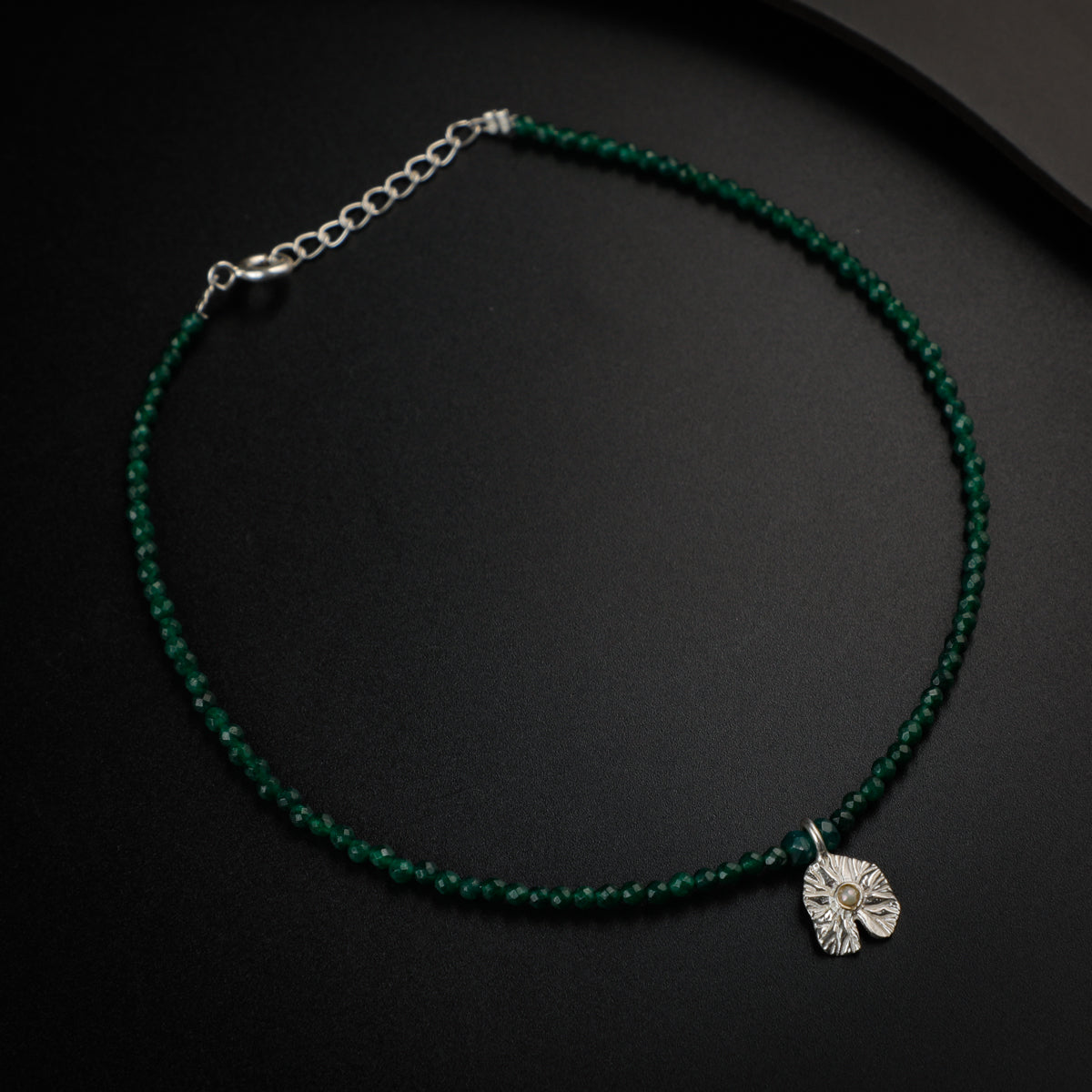 Green Onyx Silver Anklet with Saroj Parna Motif