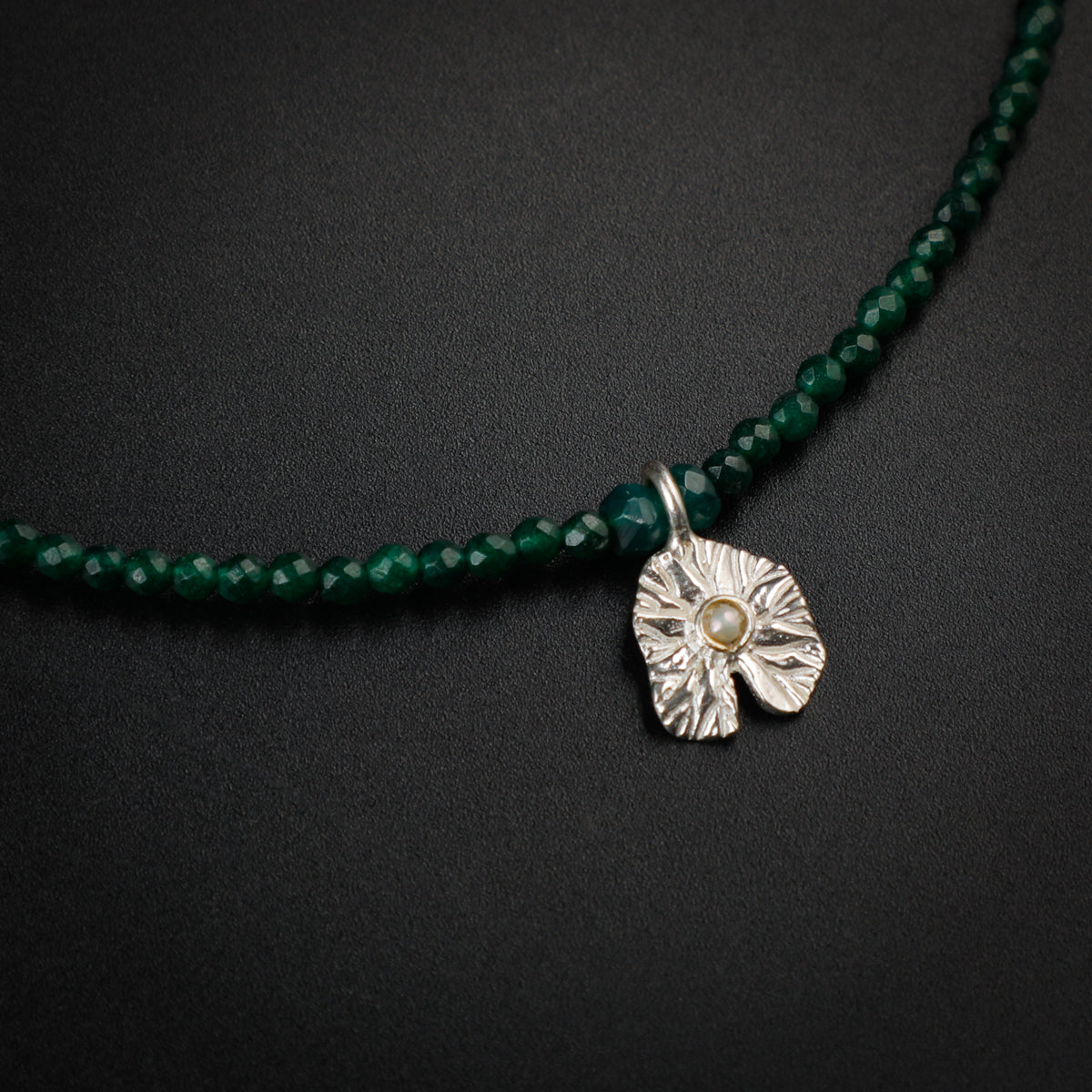 Green Onyx Silver Anklet with Saroj Parna Motif