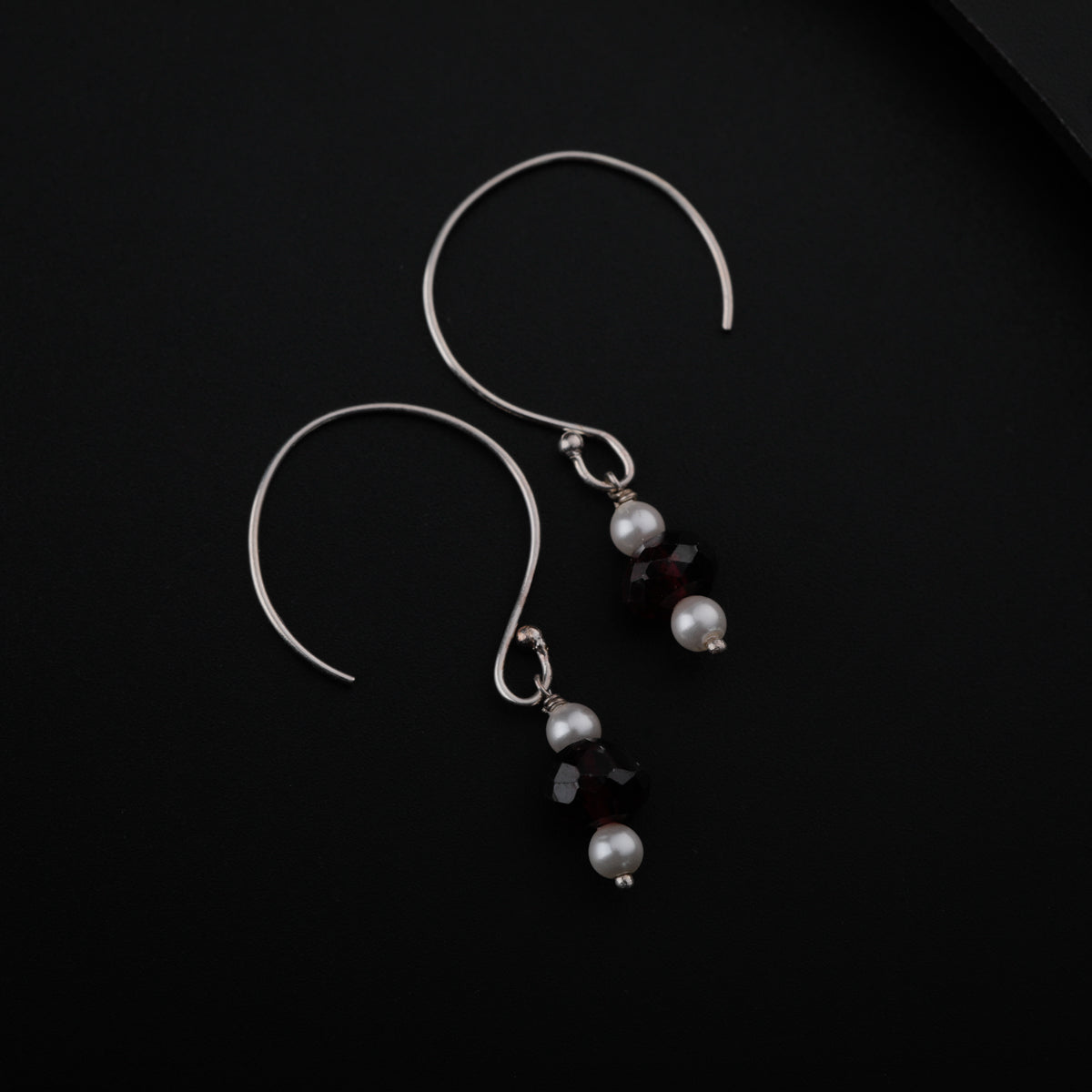 Silver Earring with Garnet and Pearls