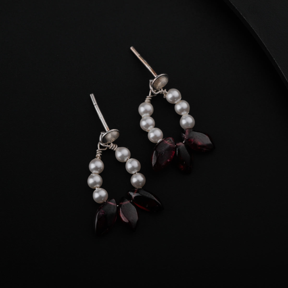 Silver Earring with Garnet and Pearls