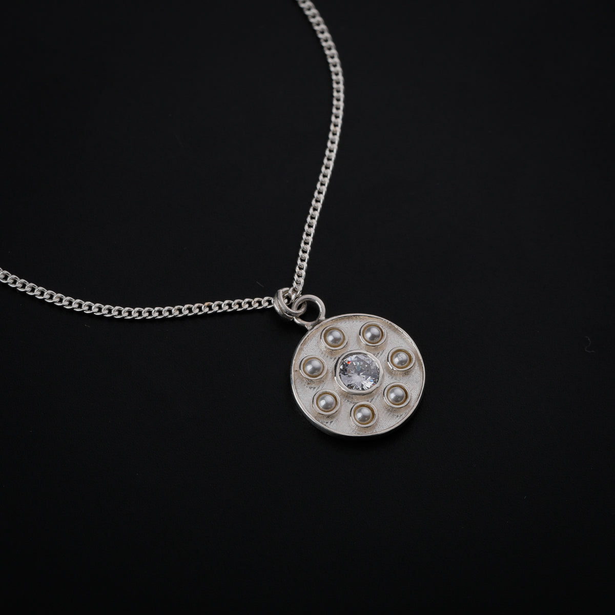 Silver Round Motif Silver Chain Necklace