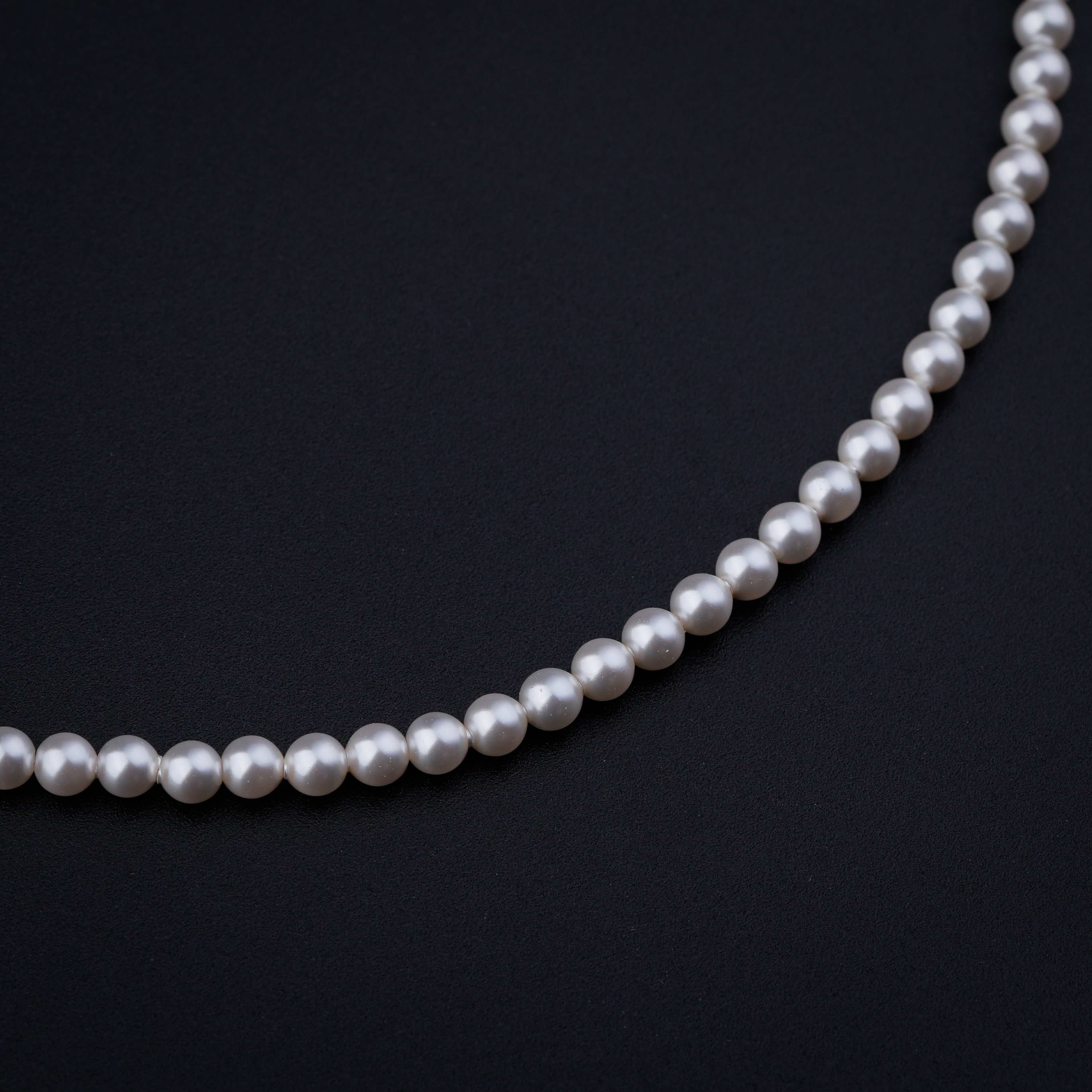 Pearl Beaded Necklace (White Pearls: 4 mm)