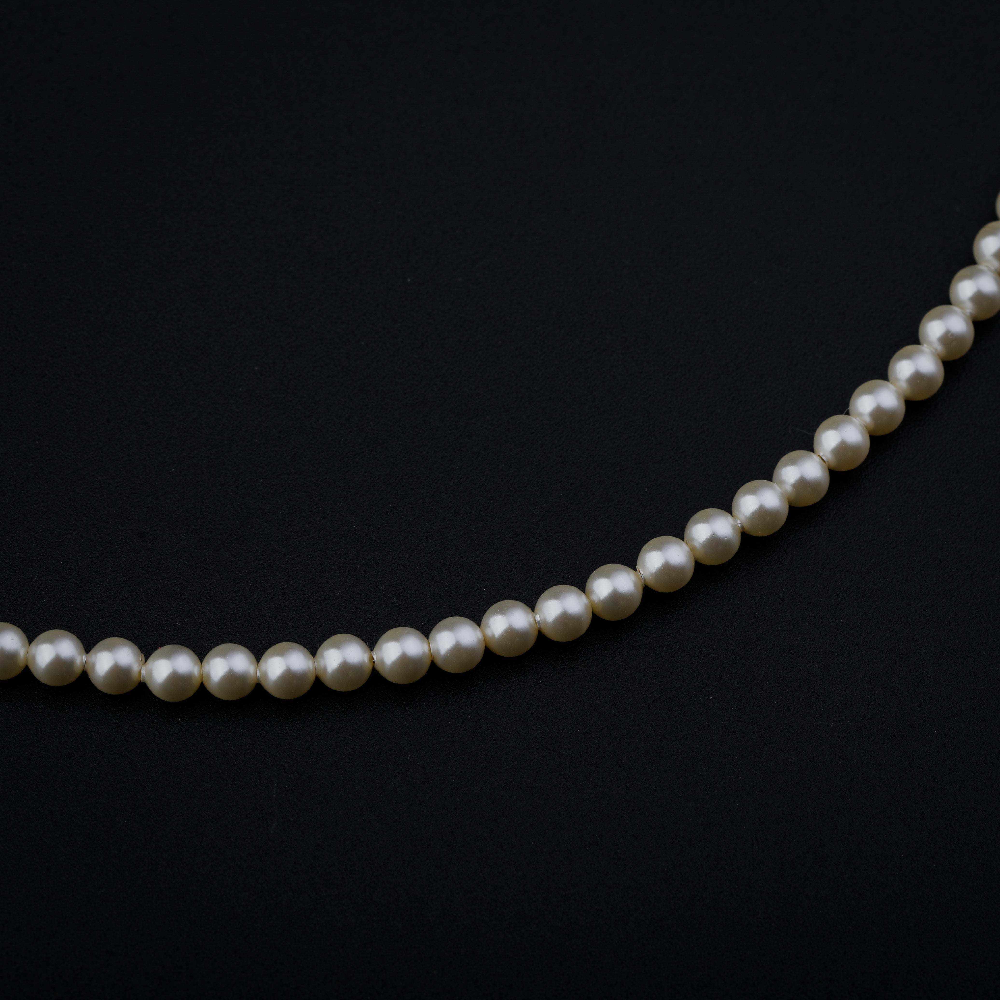 Pearl Beaded Necklace (Cream Pearls: 4 mm)