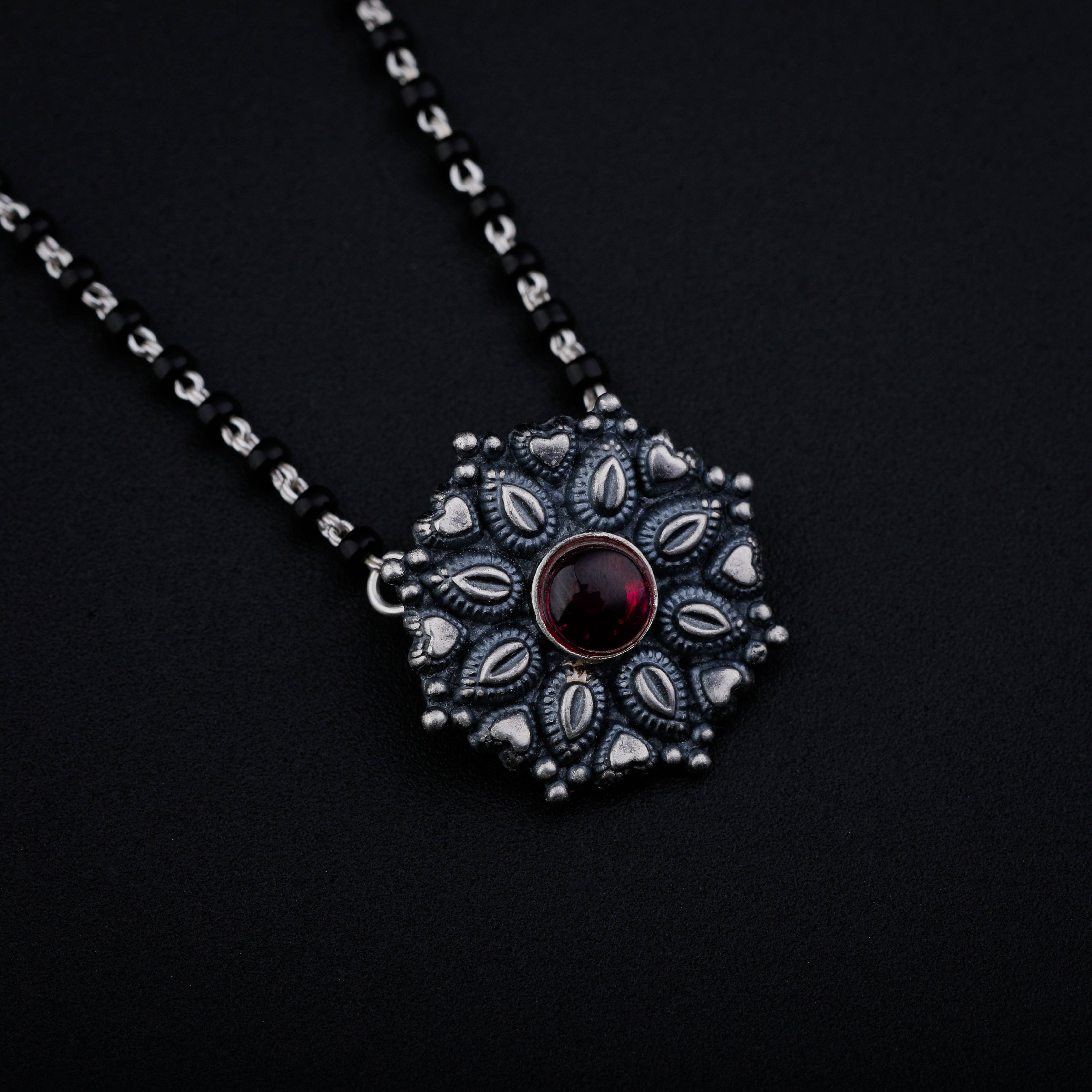 Silver Flower Motif Mangalsutra with Kempu Stone