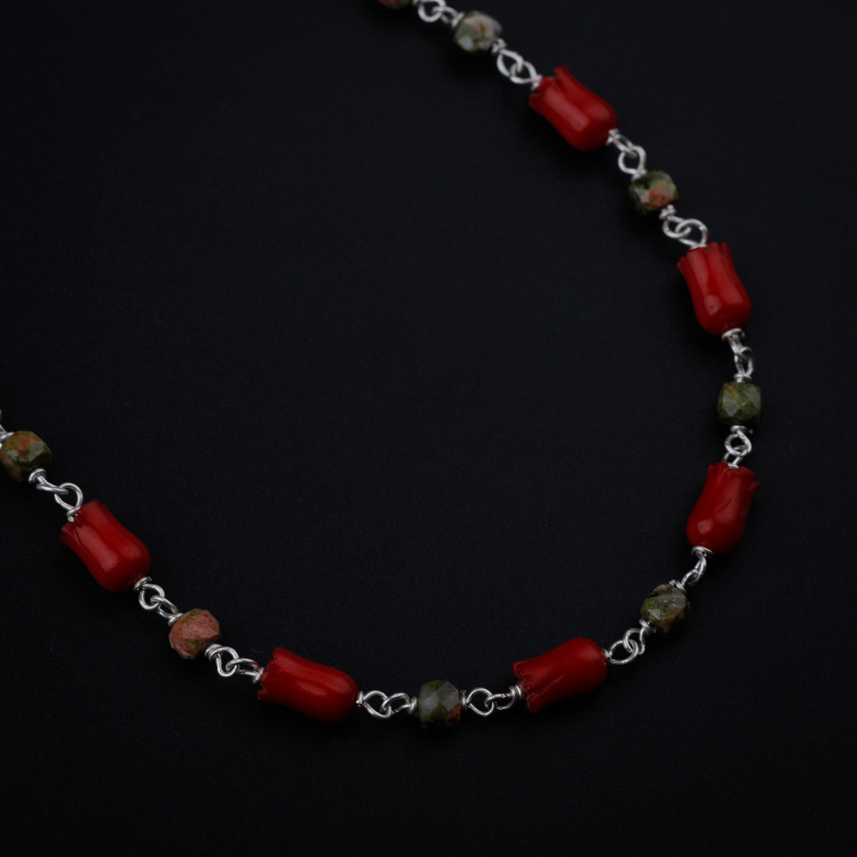 Unakite and Coral Tulips Silver Necklace (24 Inch)