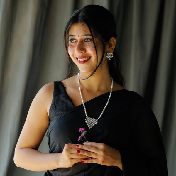 Elegant pearl necklace set with silver pyramid design for women