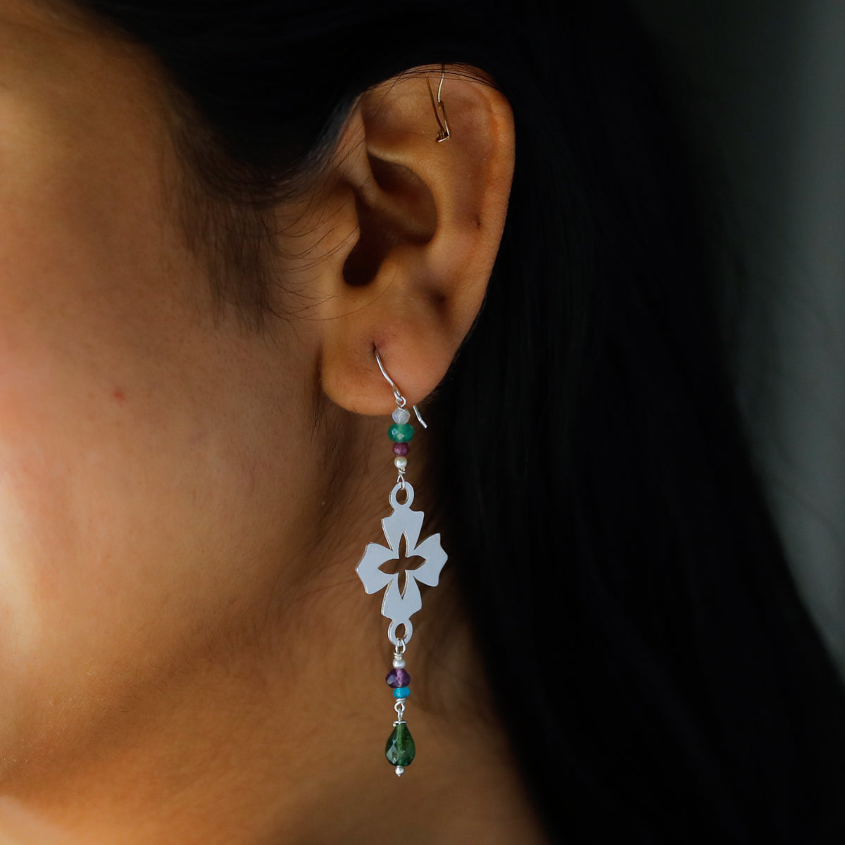 Silver Filigree Dangler Earring with Multicolor Stones