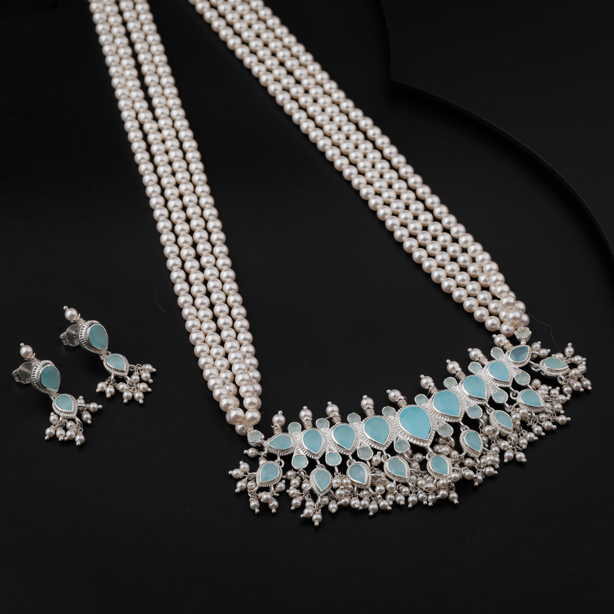 Tanmani Set with Chalcedony and Pearls