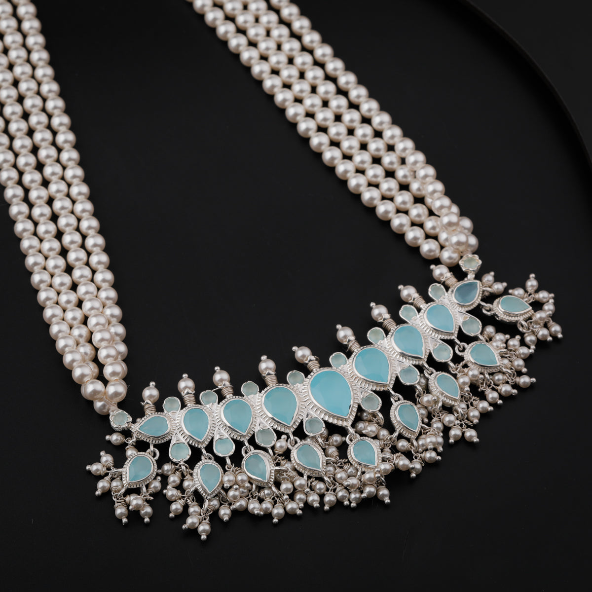 Tanmani Set with Chalcedony and Pearls