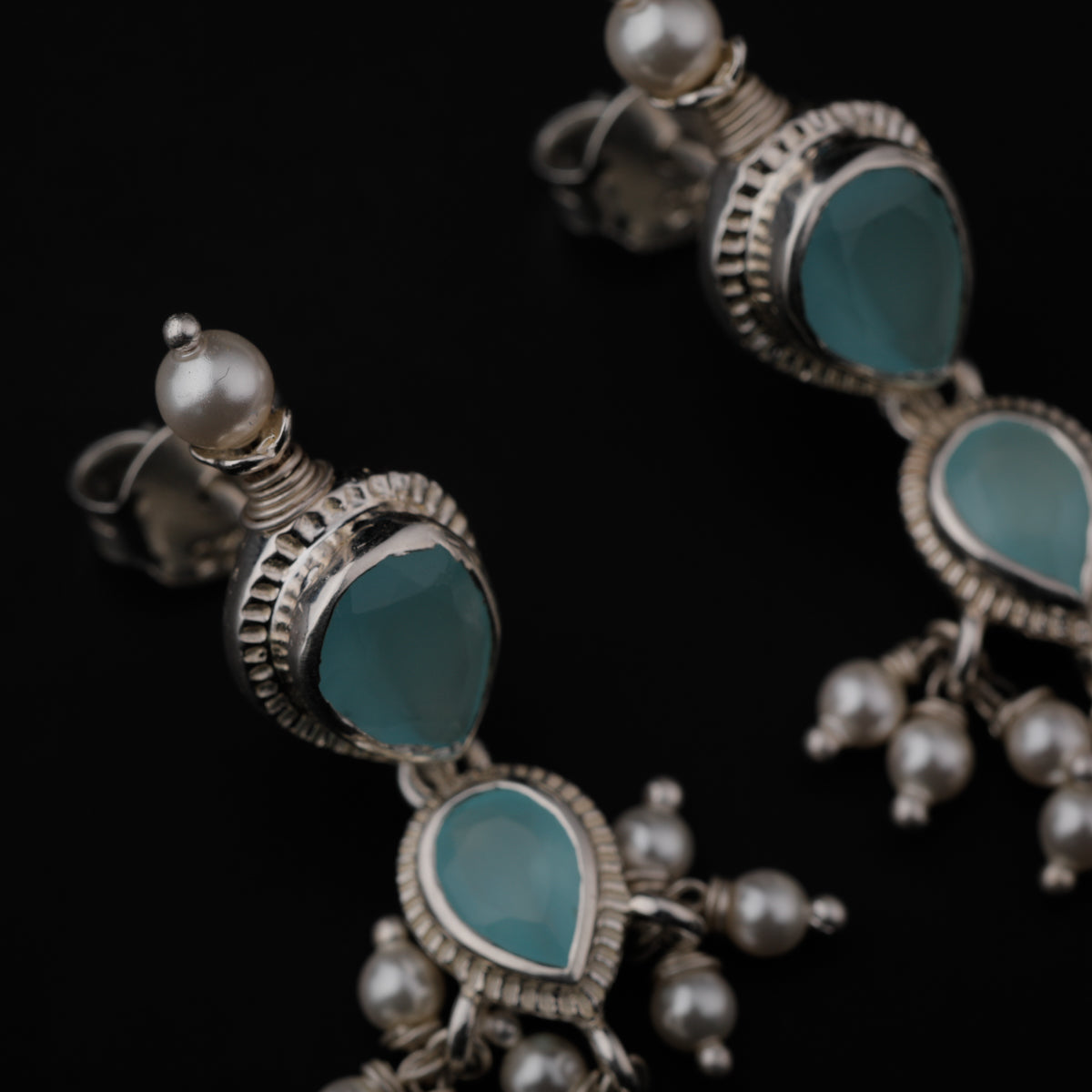 Tanmani Set with Chalcedony and Pearls