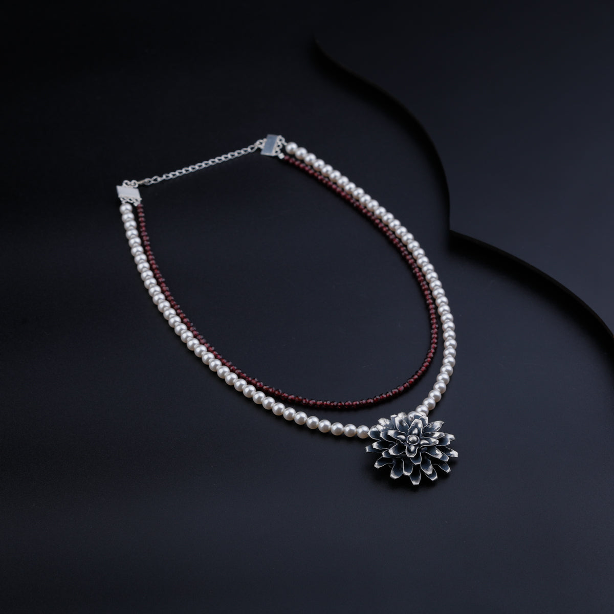 Genda Pendant Necklace with Pearl and Garnet Layer