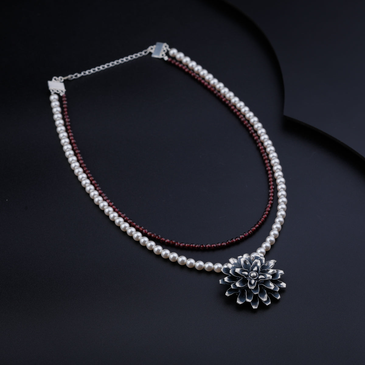 Genda Pendant Necklace with Pearl and Garnet Layer