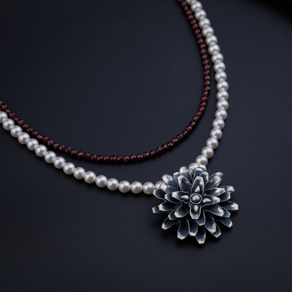 Genda Pendant Necklace with Pearl and Garnet Layer