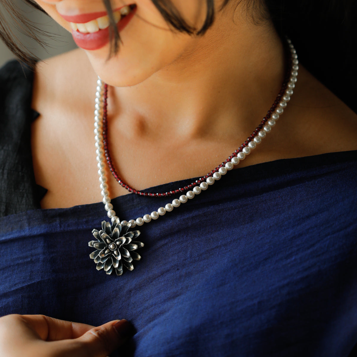 Genda Pendant Necklace with Pearl and Garnet Layer